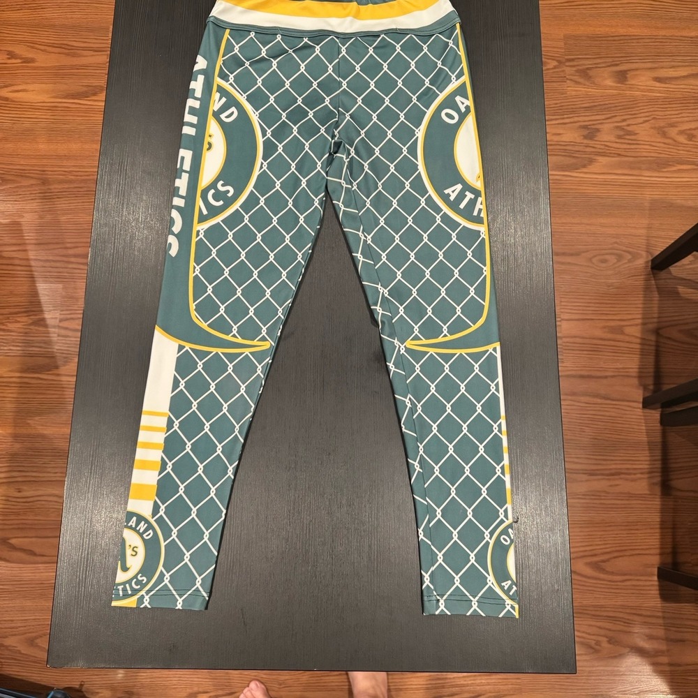 Oakland Athletics‎ Leggings Size L